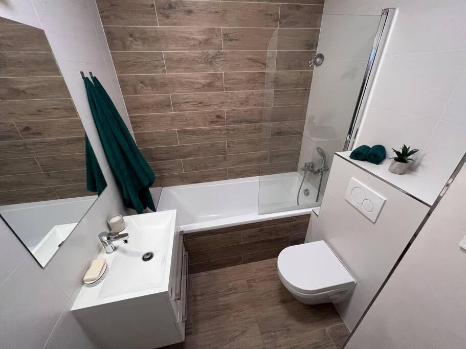City Center Apartment With Nice Balcony Žilina Esterno foto
