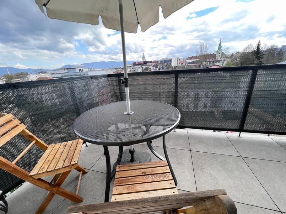 City Center Apartment With Nice Balcony Žilina Esterno foto